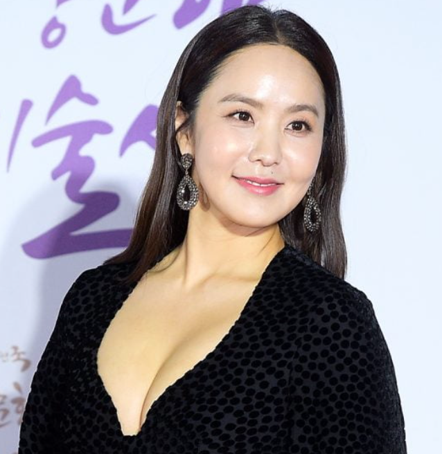 박지윤, 이혼 소송 중 소속사와 계약해지