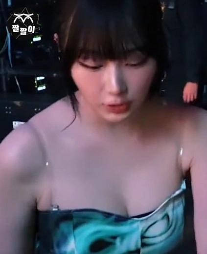 지젤 윗슴 미드 노출 모음