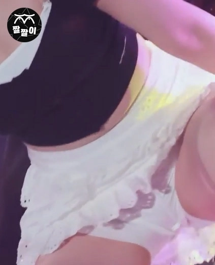 스테이씨 아이사 속치마 속 도끼 자국