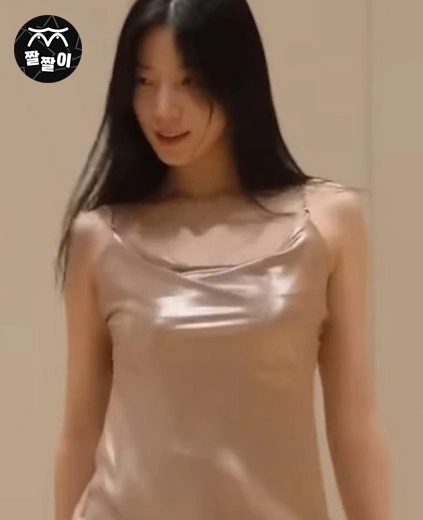 카즈하 적나라한 몸매가 부각 되는 실크 잠옷