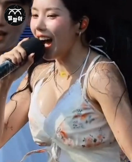 촐렁출렁 전매특허 워터밤 권은비