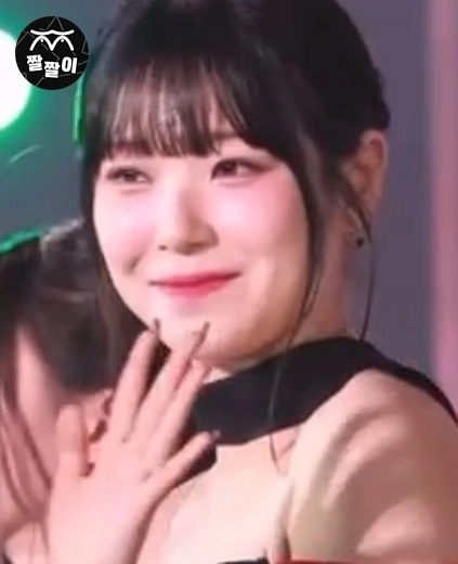 물오른 프로미스나인 백지헌 허벅지
