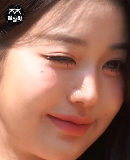 살쪄서 귀염귀염 장원영 얼빡샷