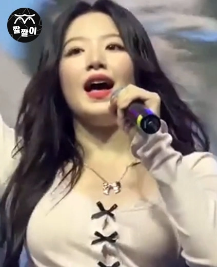 슈화 촐랑촐랑 순두부같은 몸매