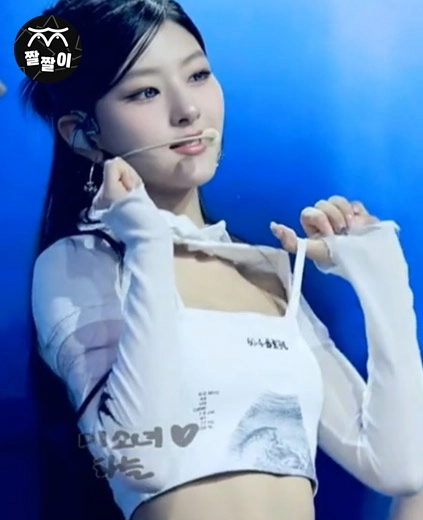 키스오브라이프 하늘 탄탄한 몸매