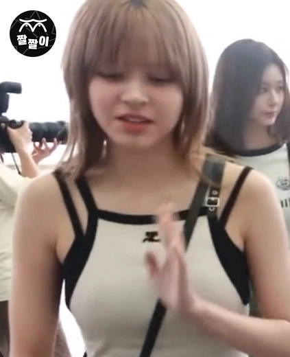 엔믹스 릴리 공항패션