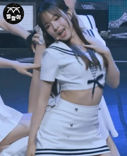 트리플에스 하연 쩍벌 안무
