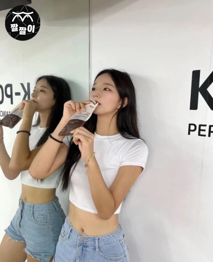 kt wiz 치어리더 김진아 배꼽 셀카