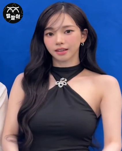 카리나 오프숄더 섹시한 의상