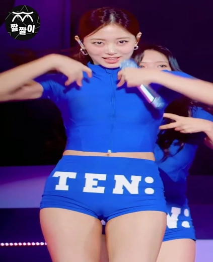 트와이스 10주년 쯔위 몸매