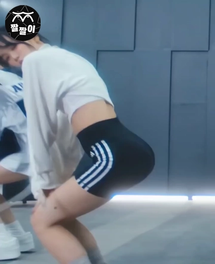 김채원 슬랜더 몸매