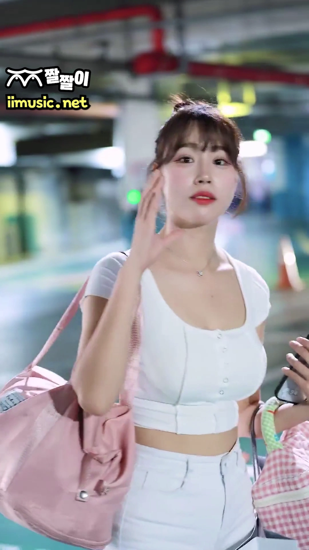 상큼한 미소 탐스러운 가슴 ssg김도아 출근길