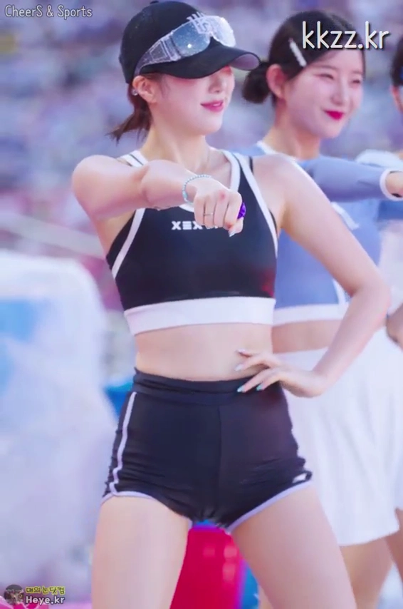 핫팬츠 입은 이금주 치어리더