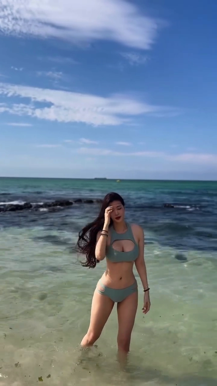 관리 잘한 40대 누나 비키니 몸매
