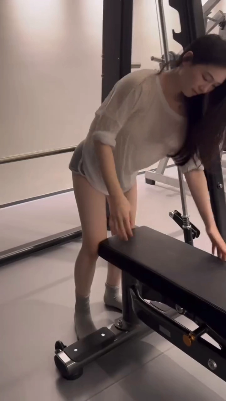 팬티만 입고 엉덩이 운동